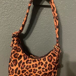 Baggu small shoulder bag in leopard
